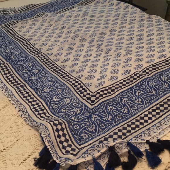 💙 Blue White 🔷 Chico’s 🔷 Tasseled 🔷 Scarf 💙 - Picture 5 of 7